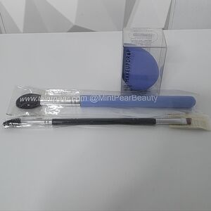 MakeupDrop Blue Silicone Makeup Applicator With Two Makeup Brushes